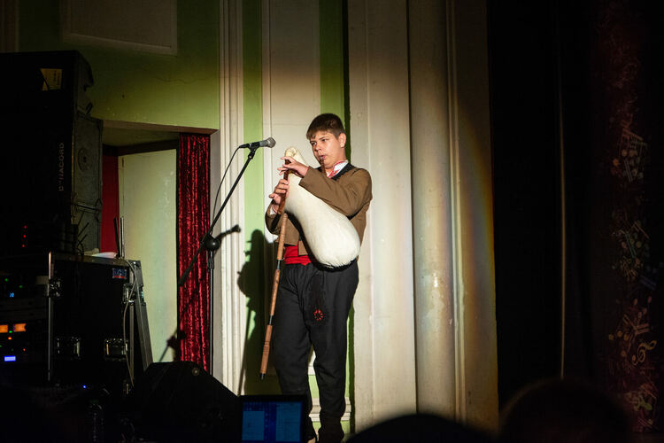 Учениците от "Майстора" с концерт "Нашето училище-нашите таланти"