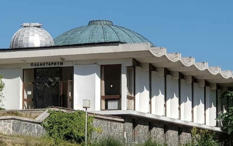 Удължиха срокът за Планетариума до края на годината