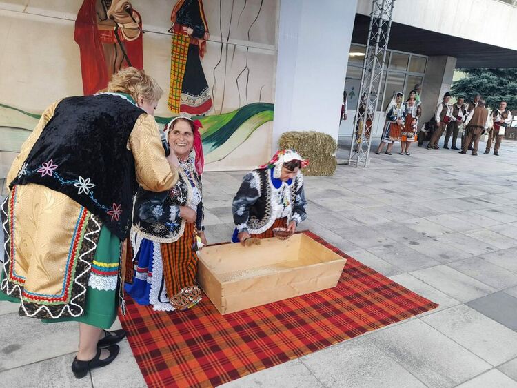 Стотици се стекоха в Девин за "Вечерта на Настан"