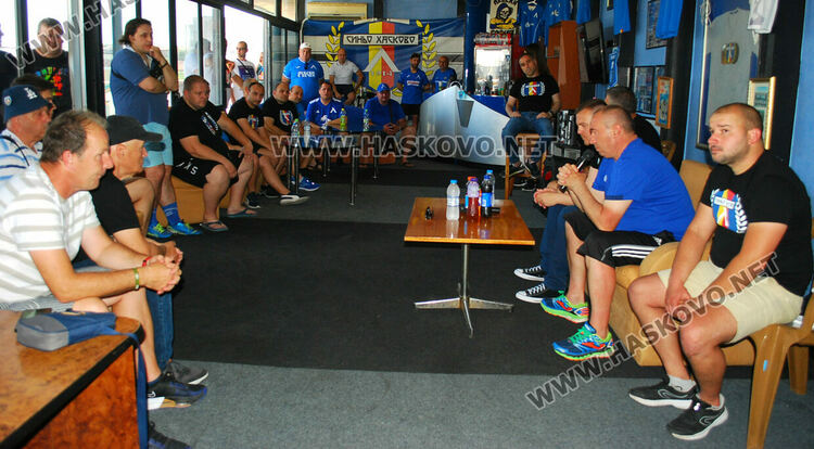 Станимир Стоилов се срещна с фенове на „Левски“ в Хасково