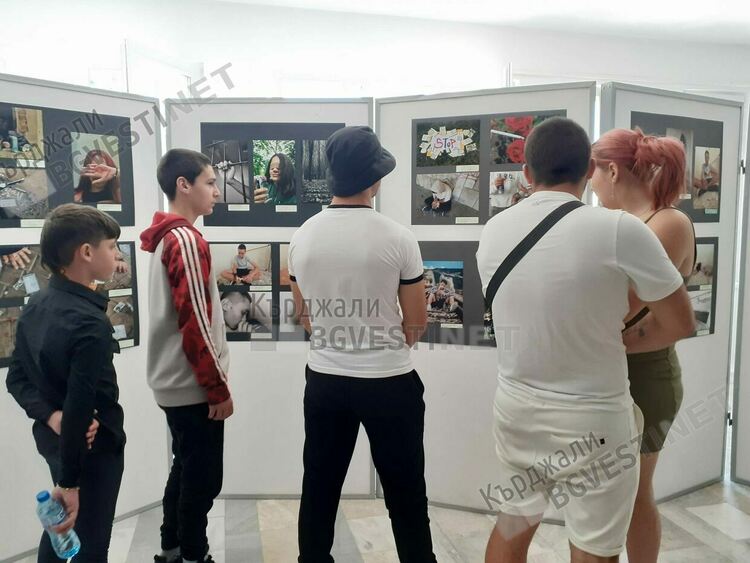 Наградиха победителите във фотоконкурса „Зависимостта пред обектива“