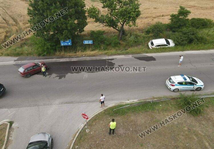 Ауди излетя в канавка при катастрофа с Опел край Хасково
