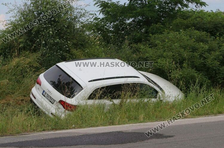 Ауди излетя в канавка при катастрофа с Опел край Хасково