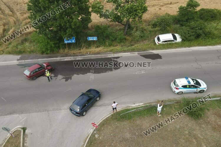 Ауди излетя в канавка при катастрофа с Опел край Хасково