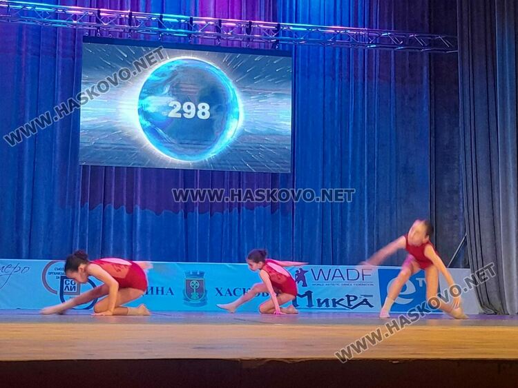 Купата на кмета от фестивала „Вълшебен свят“ замина за Бургас