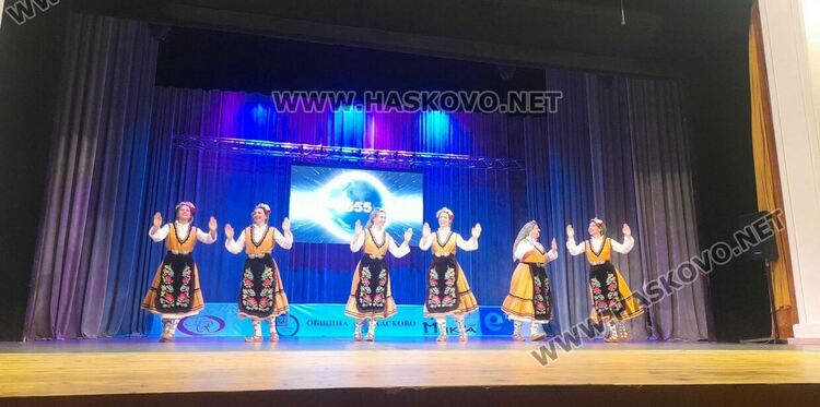 Купата на кмета от фестивала „Вълшебен свят“ замина за Бургас