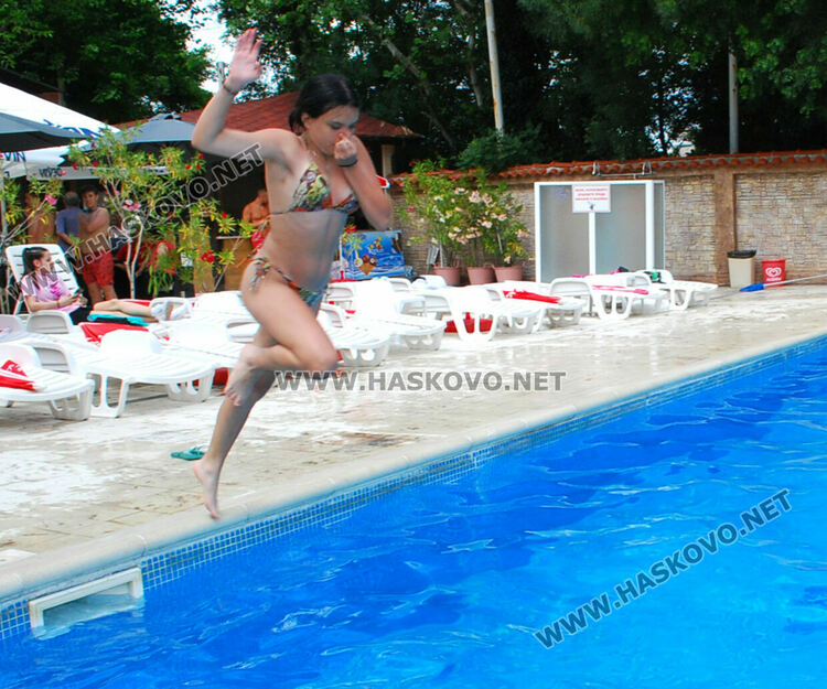 Над 45 деца се включиха в състезание по плуване в Хасково