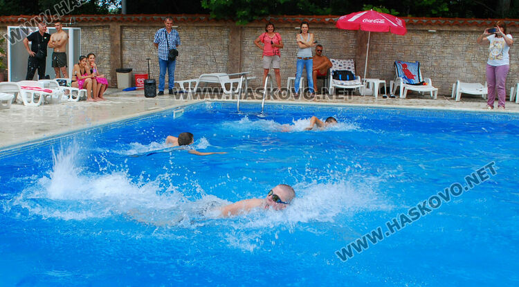 Над 45 деца се включиха в състезание по плуване в Хасково