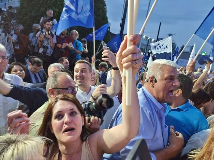 Абсолютно мнозинство на Нова демокрация в парламента показват резултатите от изборите в Гърция