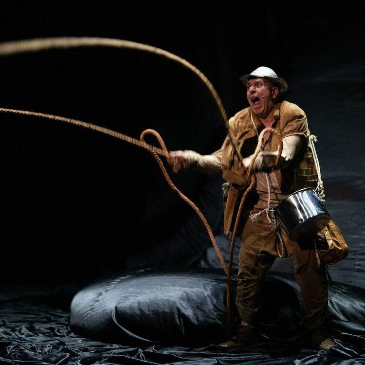 Светослав Добрев и Ярослава Павлова с наградата за Поддържаща роля от театралния фестивал в Хасково