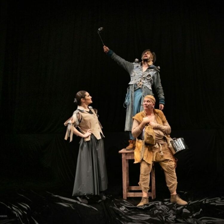 Светослав Добрев и Ярослава Павлова с наградата за Поддържаща роля от театралния фестивал в Хасково