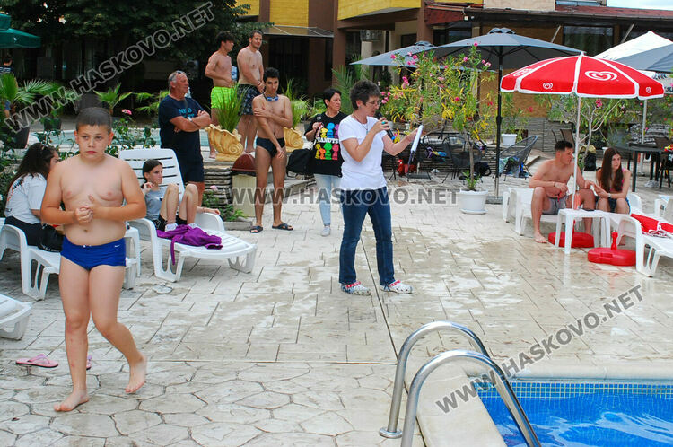 Над 45 деца се включиха в състезание по плуване в Хасково