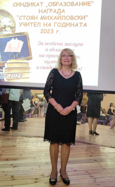 Ваня Гочева от ПМГ – Хасково с награда от Синдикат „Образование“