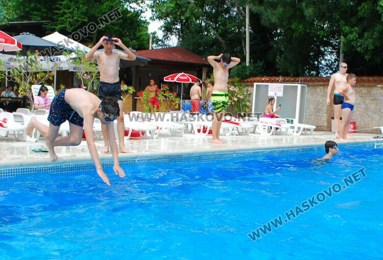 Над 45 деца се включиха в състезание по плуване в Хасково