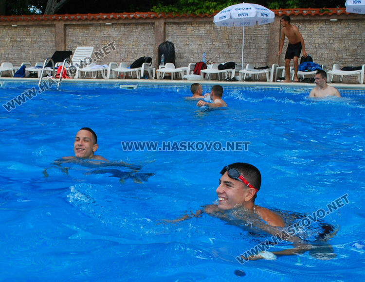 Над 45 деца се включиха в състезание по плуване в Хасково