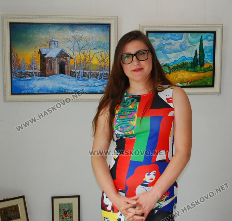 Таня Атанасова -Амфитрита споделя с публиката новите си усещания в изложба живопис