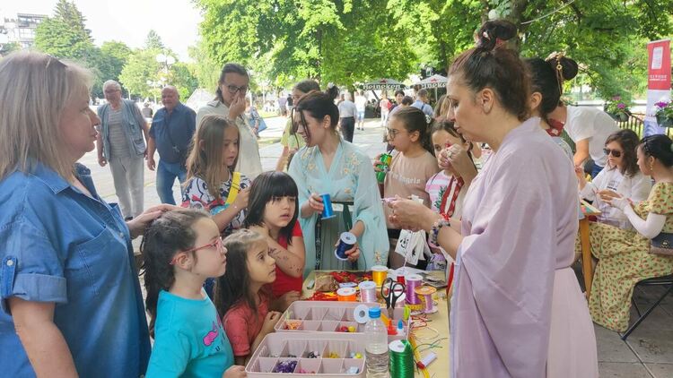 Стотици перничани аплодираха спектакъла „България“ на група „Band 100“