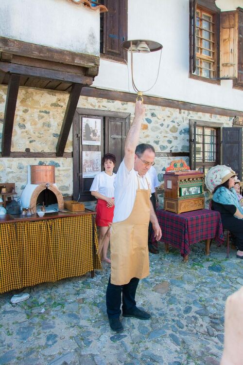 Демонстрация на въртяно златоградско кафе