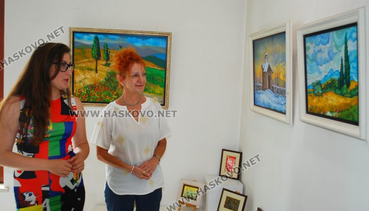 Таня Атанасова -Амфитрита споделя с публиката новите си усещания в изложба живопис