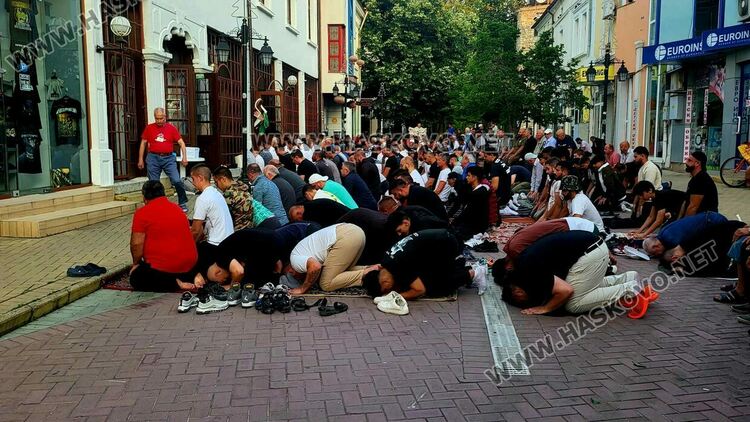 Мюсюлманите празнуват Курбан Байрам