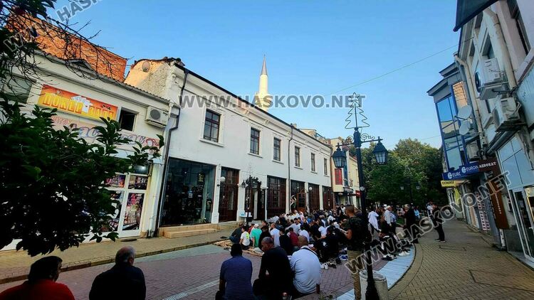 Мюсюлманите празнуват Курбан Байрам