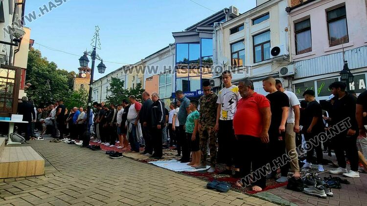 Мюсюлманите празнуват Курбан Байрам