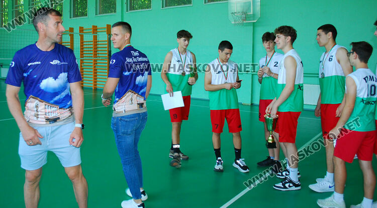 ПМГ – Хасково завърши Ученическите спортни игри със 7 държавни финала и 3 купи