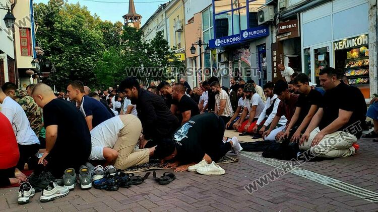 Мюсюлманите празнуват Курбан Байрам