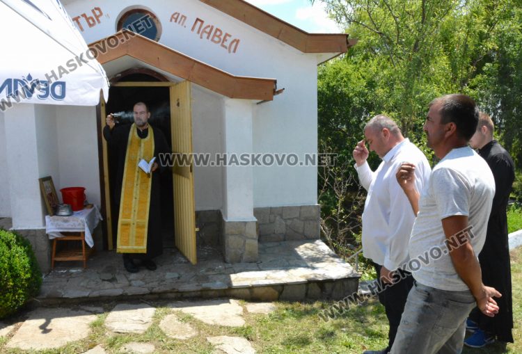  Два курбана от благодетели за здраве осветиха на параклиса край с. Конуш за Петровден