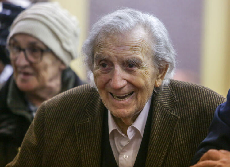 На 100 години почина Анжел Вагенщайн