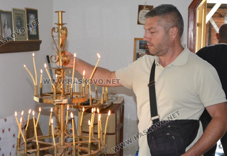  Два курбана от благодетели за здраве осветиха на параклиса край с. Конуш за Петровден