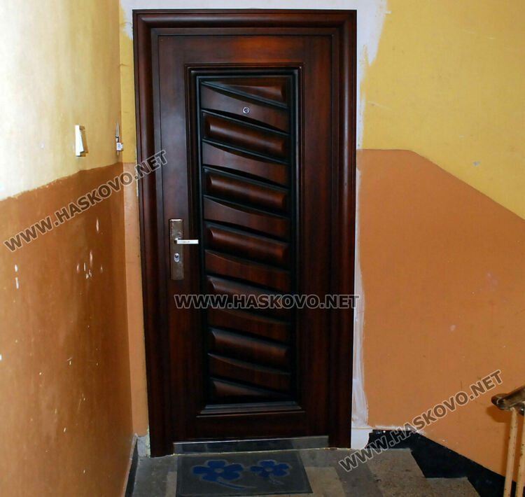 Пожар в апартамент вдигна на крак пожарникари и спешни медици