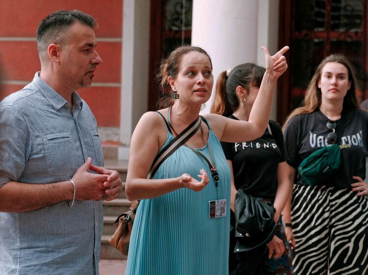   Абсолвентите от специалност “Плакат и визуална комуникация” в НХА на „Сцена на края на града“