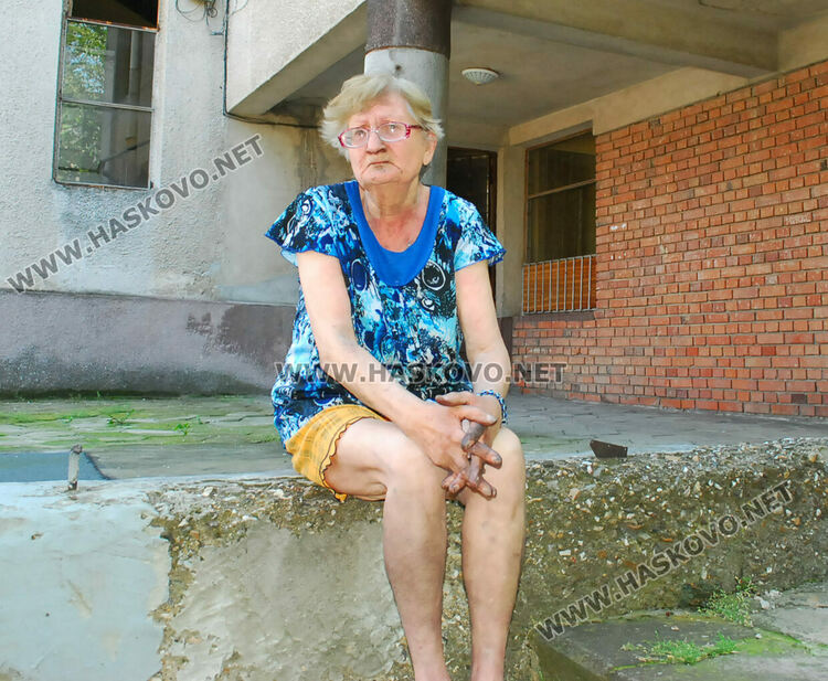 Пожар в апартамент вдигна на крак пожарникари и спешни медици