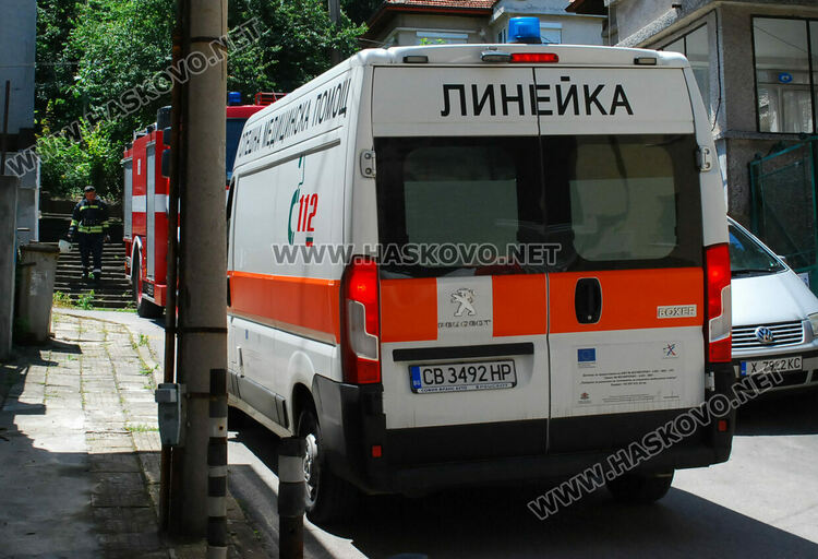 Пожар в апартамент вдигна на крак пожарникари и спешни медици