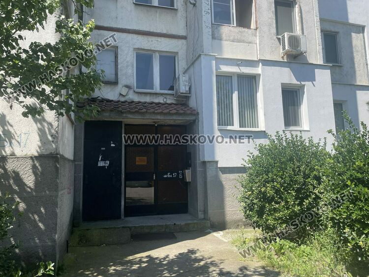 Днес Ивелин Станков не беше в апартамента си на втория етаж