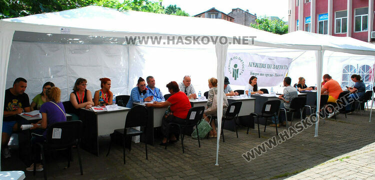 7 души на работа след участие в  трудовата борса 