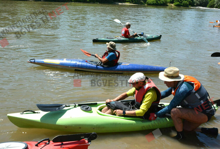 Каяци превзеха водите на река Марица при Димитровград