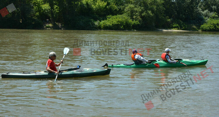 Каяци превзеха водите на река Марица при Димитровград