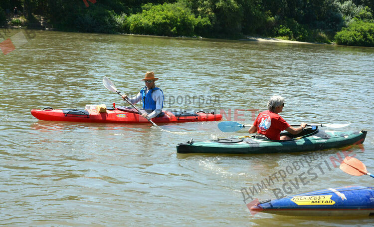 Каяци превзеха водите на река Марица при Димитровград