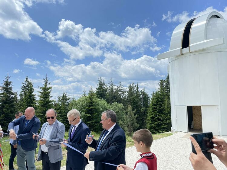 Премиерът Денков преряза лентата на новия телескоп в НАО "Рожен"