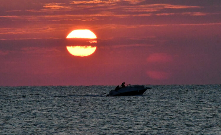 Слънчево и топло време в първия ден на юли