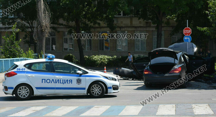 Моторист пострада при катастрофа с лека кола по бул. „България“