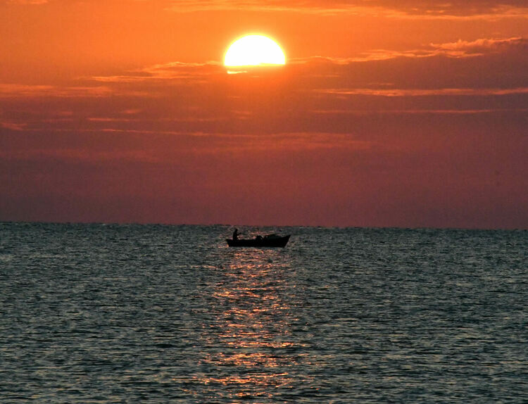 Слънчево и топло време в първия ден на юли