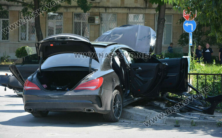 Моторист пострада при катастрофа с лека кола по бул. „България“