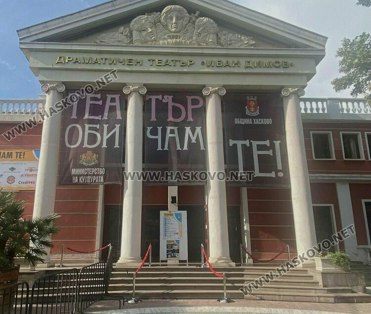 Играят последното представление от Студентския фестивал –„Екстази“ в театъра