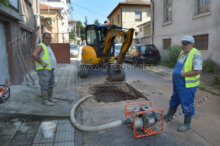 Част от Хасково без вода заради разцепена тръба