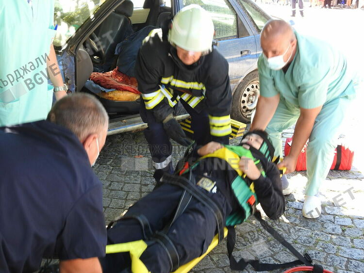 Двама шофьори попаднаха в Спешното отделение след катастрофи в областта