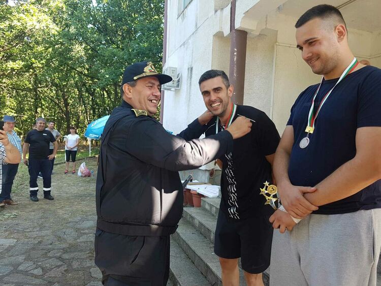Хасковските пожарникари спечелиха футболен турнир за празника на МВР