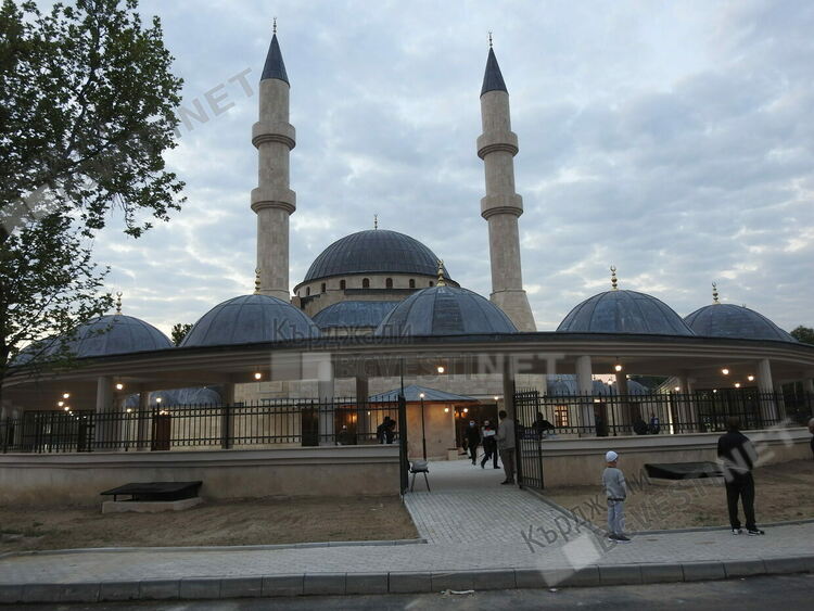 Фалшив сигнал на тел.112 за сбиване в двора на новата джамия в Кърджали вдигна на крак полицията